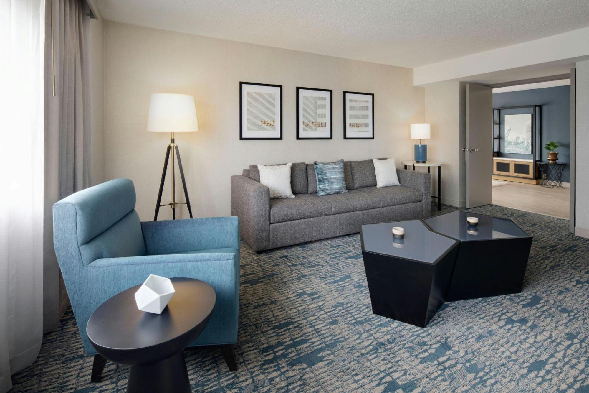 Sheraton Philadelphia Downtown Exterior photo