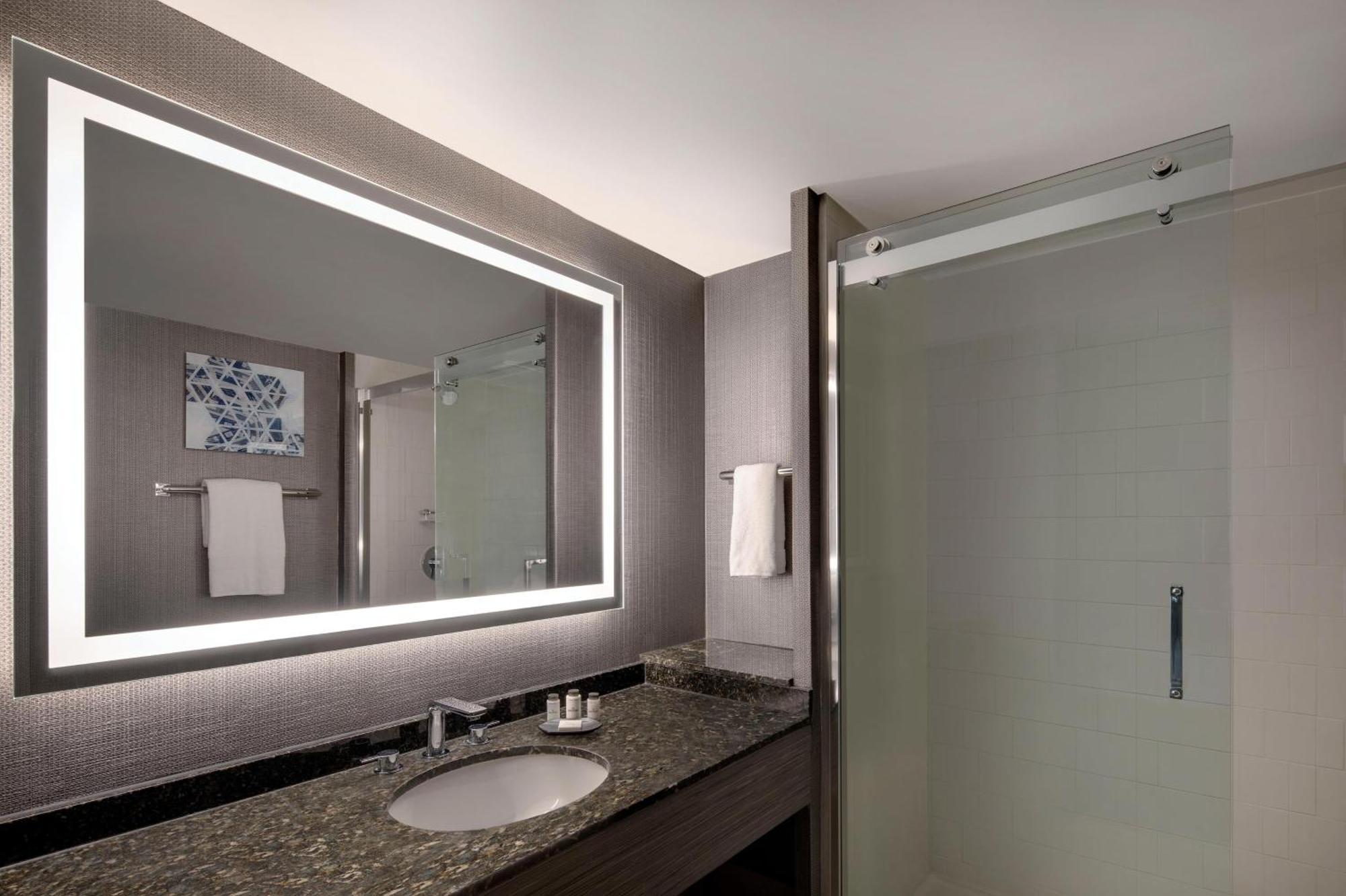 Sheraton Philadelphia Downtown Exterior photo