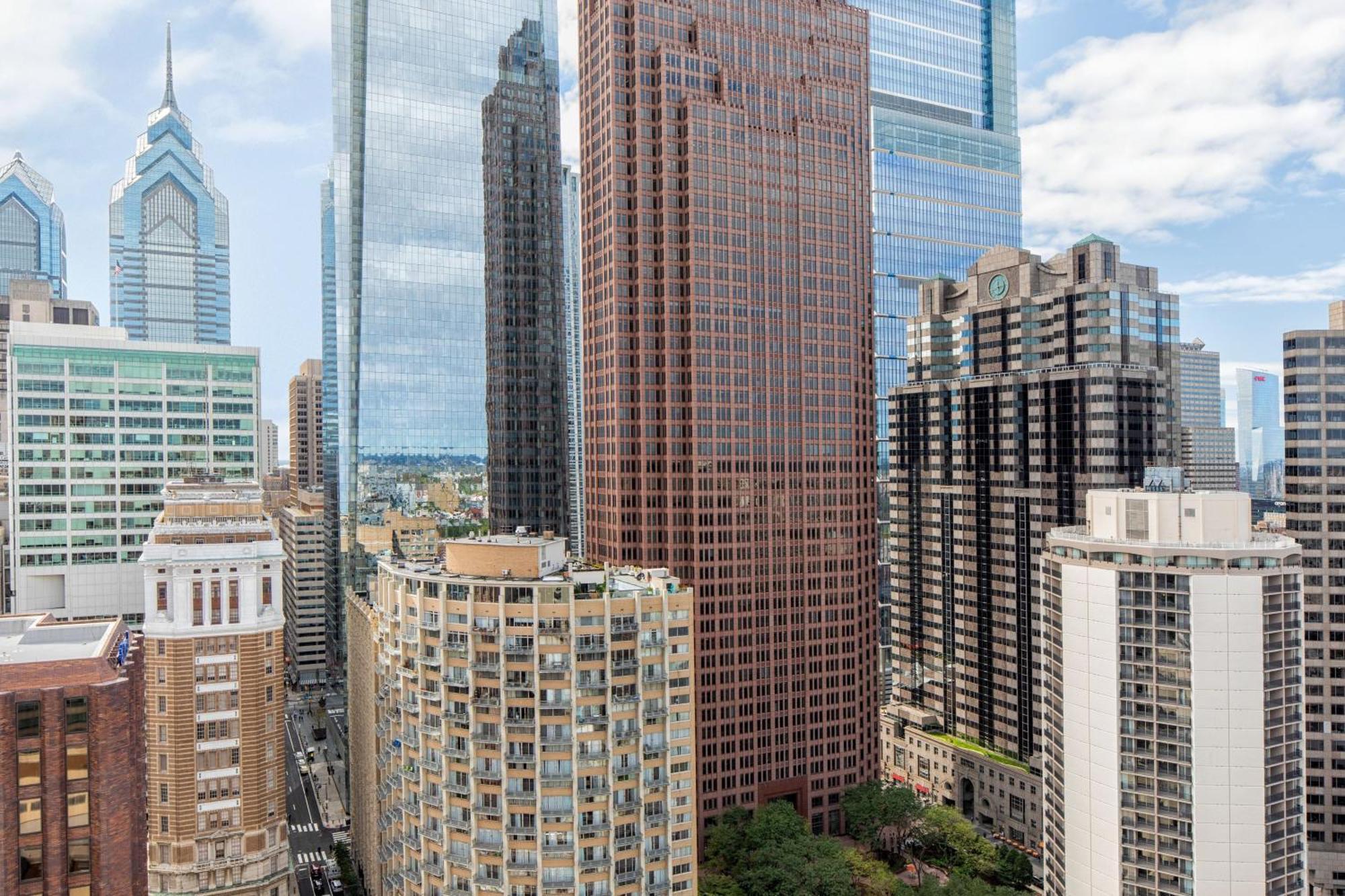 Sheraton Philadelphia Downtown Exterior photo